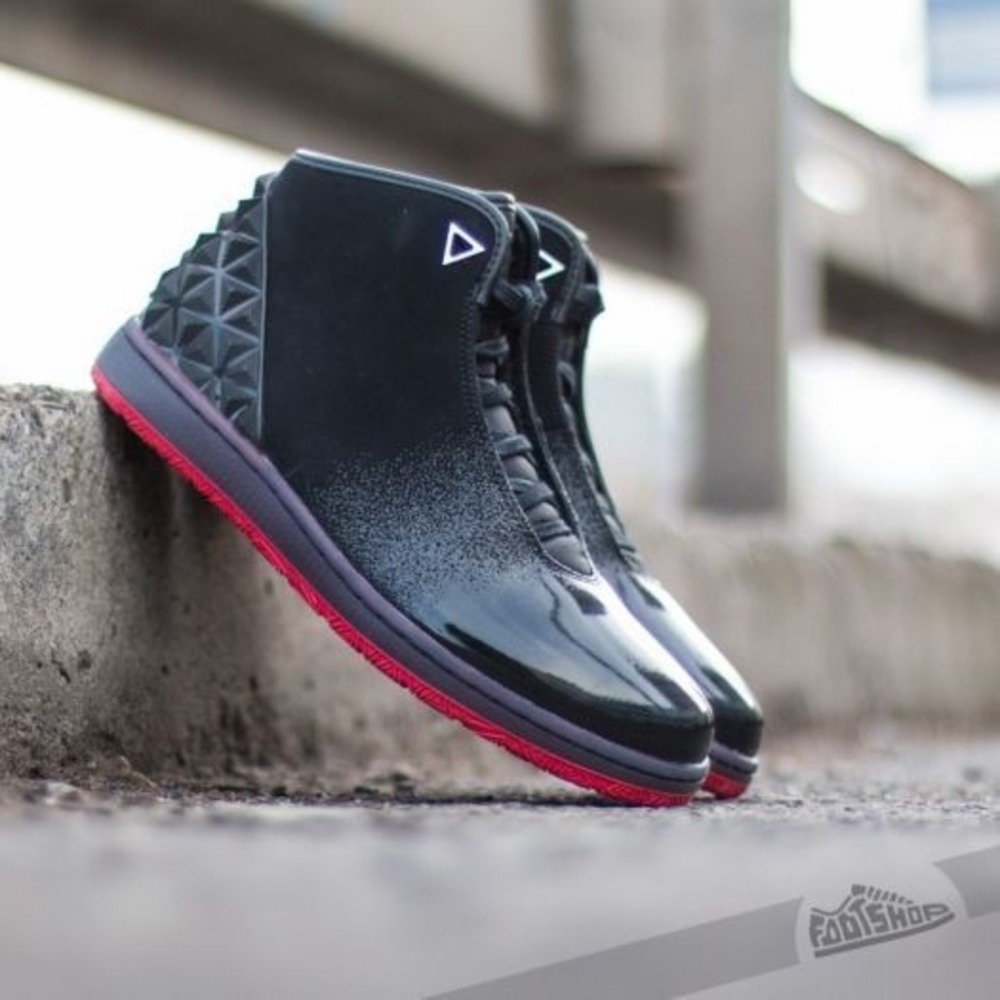 Size 9- Jordan Instigator Black Gym Red